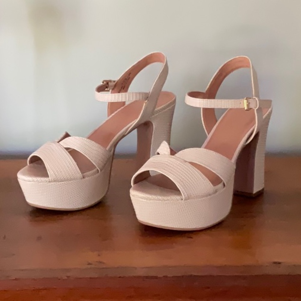 Chinese Laundry Daydreamer Platform Sandals